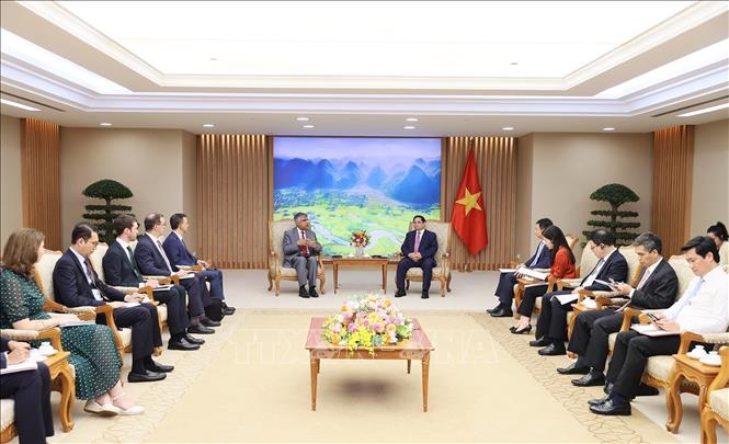Prime Minister Pham Minh Chinh receives the IMF delegation. VNA Photo: Dương Giang