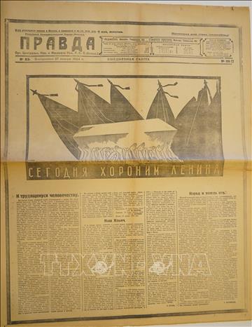 Trong ảnh: Trang nhất báo “Sự thật” số 22, Thứ Ba, ngày 27/01/1924. Ảnh: Duy Trinh - PV TTXVN tại LB Nga
