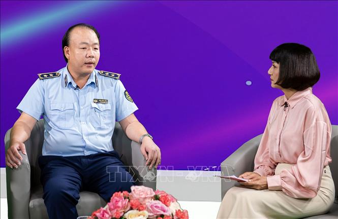 Trong ảnh: Ông Trần Hữu Linh, Tổng cục trưởng Tổng cục Quản lý thị trường chia sẻ tại tọa đàm. Ảnh: Trần Việt - TTXVN