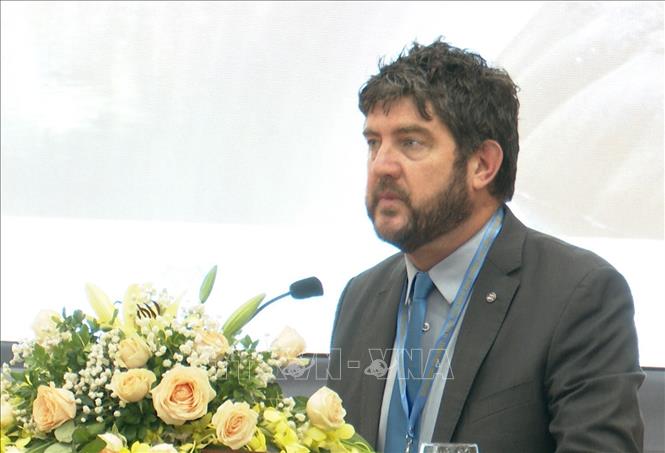 UNESCO's representative speaks at the symposium. VNA Photo