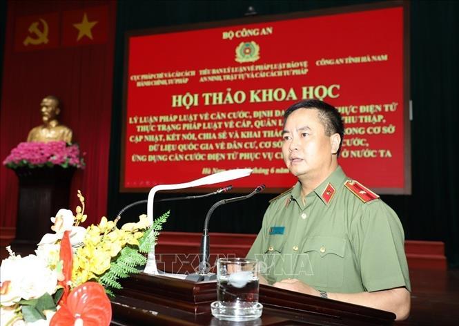 Thiếu tướng Phạm Công Nguyên, Cục trưởng Cục Pháp chế và cải cách hành chính phát biểu tại hội thảo. Ảnh: Thanh Tuấn - TTXVN 