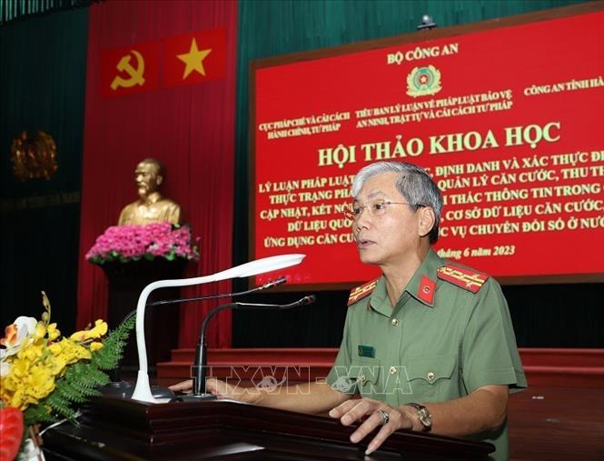 Đại tá Kiều Hữu Tuyển, Phó Giám đốc Công an tỉnh Hà Nam phát biểu tại hội thảo. Ảnh: Thanh Tuấn - TTXVN 