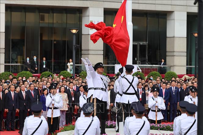 Lễ thượng cờ nhân kỷ niệm 26 năm ngày Hong Kong trở về với Trung Quốc đại lục, tại Hong Kong (Trung Quốc), ngày 1/7/2023. Ảnh: AFP/TTXVN