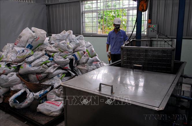 Xử lý rác thải công nghiệp tại Công ty Đại Thắng (Hải Phòng) theo mô hình 3R: giảm thiểu (Reduce), tái chế (Recycle) và tái sử dụng (Reuse). Ảnh: Danh Lam - TTXVN