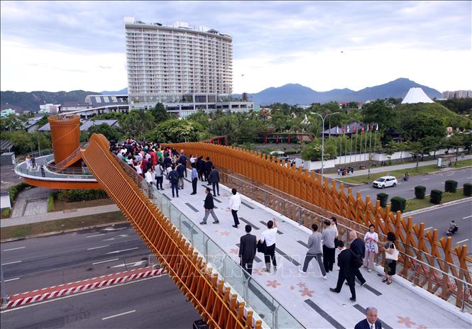 Mikazuki Group and authorities of Da Nang city on July 1 inaugurate a pedestrian bridge as part of celebrations for the 50th anniversary of Vietnam-Japan diplomatic relations (1973-2023). VNA Photo: Trần Lê Lâm