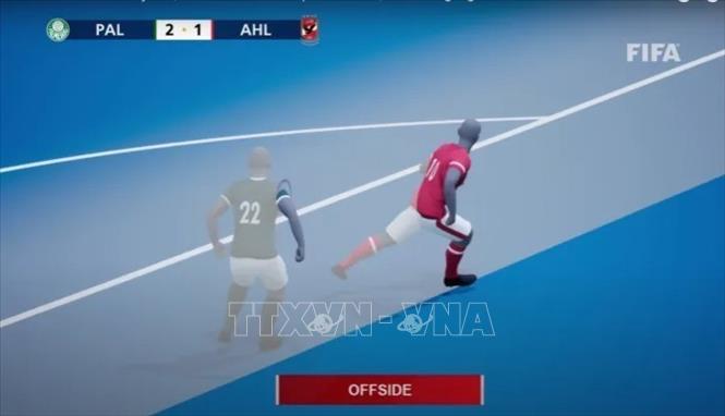 Hình ảnh minh họa cầu thủ phạm lỗi việt vị theo quy định của luật mới được FIFA phê chuẩn. Ảnh: BT Sport/TTXVN