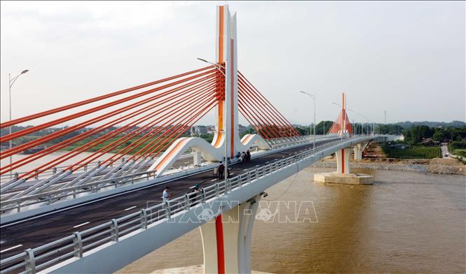 Cầu Vĩnh Phú bắc qua sông Lô nối xã Đức Bác (huyện Sông Lô, Vĩnh Phúc) với thành phố Việt Trì (Phú Thọ). Ảnh: Hoàng Hùng – TTXVN

