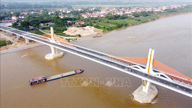 Các hạng mục cầu Vĩnh Phú đã hoàn thành, chuẩn bị đưa vào sử dụng trong thời gian tới. Ảnh: Hoàng Hùng – TTXVN

