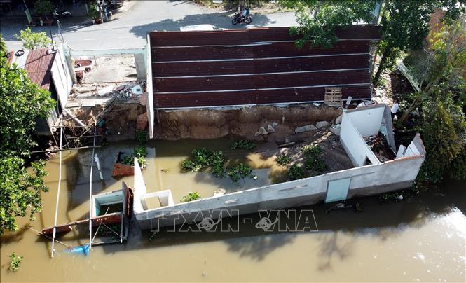 Trong ảnh: Hiện trường vụ sạt lở tại khu vực bờ kênh Nha Mân-Tư Tải, đoạn thuộc ấp Tân Hựu, xã Tân Nhuận Đông, huyện Cao Lãnh, tỉnh Đồng Tháp vào giữa tháng 6/2023. Ảnh: Nhựt An - TTXVN
