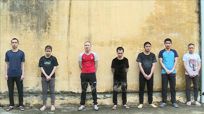 Bảy đối tượng bị Cơ quan Cảnh sát điều tra, Công an tỉnh Vĩnh Phúc khởi tố vì tội lừa bán và hiếp dâm người dưới 16 tuổi. Ảnh: TTXVN phát