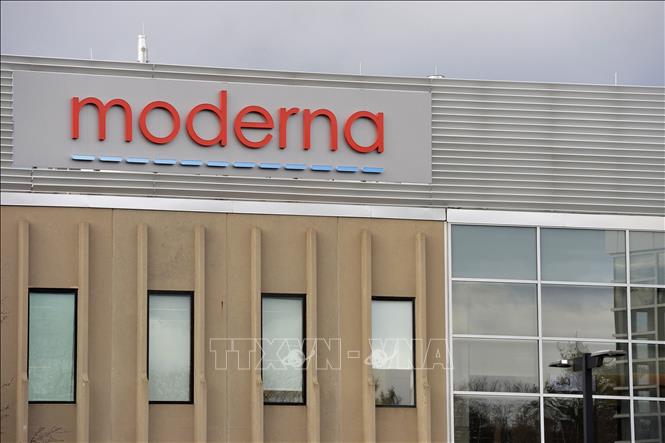Biểu tượng của Moderna tại trụ sở ở Norwood, Massachusetts, Mỹ. Ảnh: AFP/TTXVN