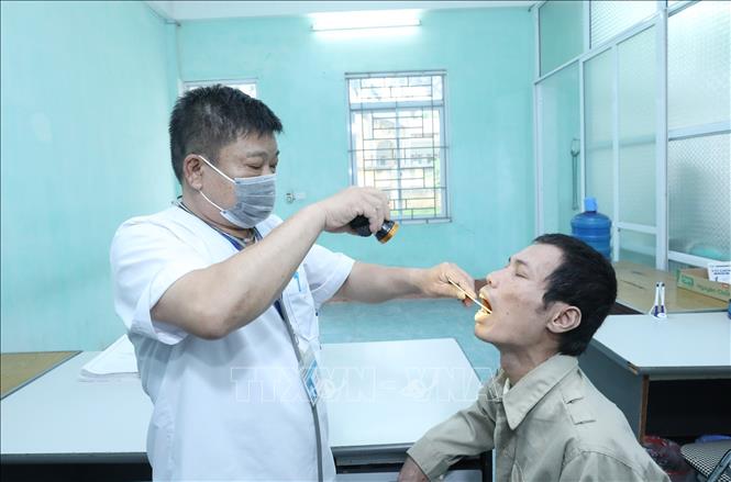 Đội ngũ y tế chăm sóc sức khỏe cho các học viên tại Cơ sở cai nghiện ma túy tỉnh Lạng Sơn. Ảnh: Anh Tuấn – TTXVN