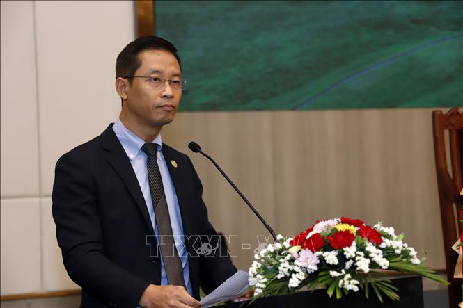 Trong ảnh: Ông Sthabandith Insisienmay,Thứ trưởng Bộ Kế hoạch và Đầu tư Lào, phát biểu tại lễ ký kết. Ảnh: Phạm Kiên - Phóng viên TTXVN tại Lào