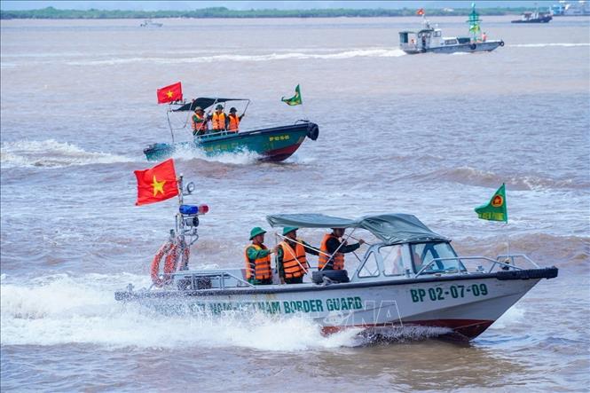Tàu thuyền tham gia diễn tập Phòng thủ dân sự ứng phó với siêu bão và tìm kiếm cứu nạn năm 2023. Ảnh: TTXVN phát