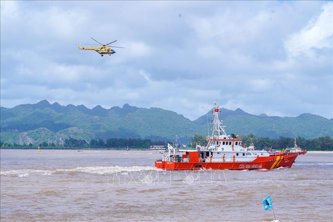 Tàu thuyền tham gia diễn tập Phòng thủ dân sự ứng phó với siêu bão và tìm kiếm cứu nạn năm 2023. Ảnh: TTXVN phát