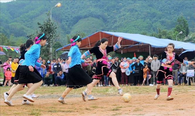 Trong ảnh: Giải bóng đá nữ dân tộc ở xã Hải Sơn, thành phố Móng Cái. Ảnh: TTXVN phát