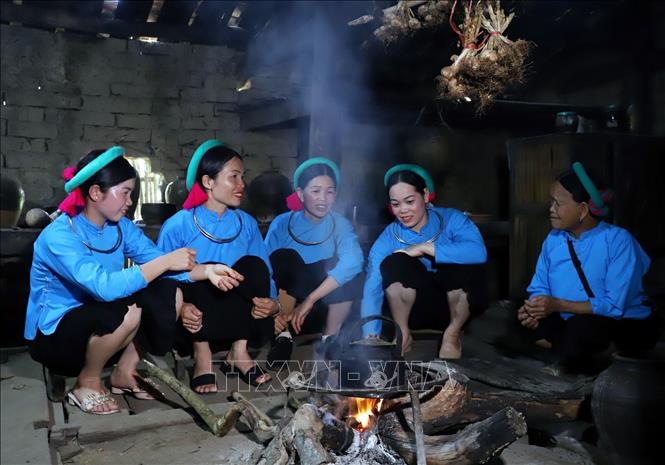 Trong ảnh: Phụ nữ người dân tộc Sán Chỉ ở xã Húc Động, huyện Bình Liêu (Quảng Ninh). Ảnh: TTXVN phát