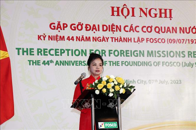 Bà Lê Thị Hồng Hậu, Bí thư Đảng ủy, Chủ tịch Hội đồng thành viên FOSCO báo cáo tình hình hoạt động của FOSCO. Ảnh: Xuân Khu-TTXVN