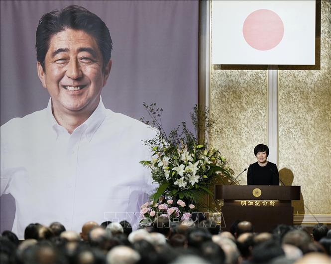 Phu nhân cố Thủ tướng Nhật Bản Abe Shinzo, bà Akie, phát biểu tại lễ tưởng niệm một năm ngày ông Abe bị sát hại, tại Tokyo, ngày 8/7/2023. Ảnh: Kyodo/TTXVN