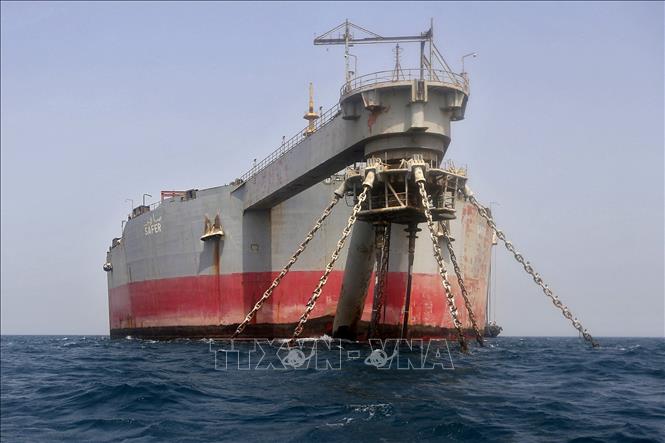 (Tư liệu) Tàu chở dầu FSO Safer được neo trên Biển Đỏ ở ngoài khơi Hodeida, Yemen, ngày 12/6/2023. Ảnh: AFP/TTXVN