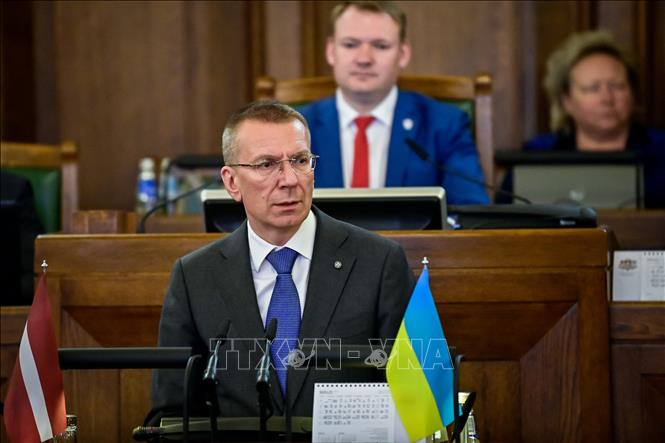 (Tư liệu) Tổng thống đắc cử Latvia Edgars Rinkevics phát biểu trước Quốc hội ở Riga ngày 31/5/2023. Ảnh: AFP/TTXVN