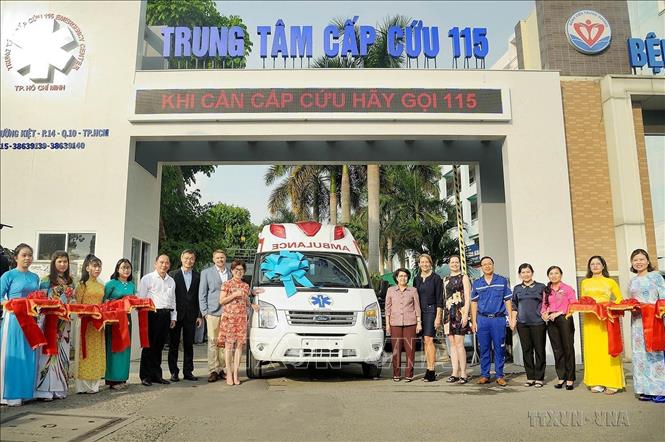 Lễ bàn giao xe cứu thương của Hiệp hội Thương mại Hoa Kỳ tại Việt Nam (AMCHAM Việt Nam) hỗ trợ Trung tâm Cấp cứu 115 TP Hồ Chí Minh trong phòng, chống dịch COVID-19, ngày 21/7/2020. Ảnh: Xuân Khu-TTXVN
