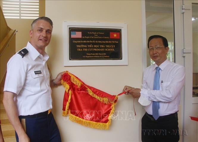 Lễ khánh thành Trường Tiểu học Trà Thị Cụt (Bến Tre), được thực hiện bằng nguồn vốn viện trợ không hoàn lại do Bộ Tư lệnh Ấn Độ Dương – Thái Bình Dương Hoa Kỳ tài trợ (21/3/2022). Ảnh: Huỳnh Phúc Hậu - TTXVN