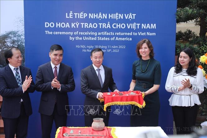 Bảo tàng Lịch sử quốc gia (Bộ Văn hoá, Thể thao và Du lịch) tổ chức Lễ tiếp nhận hiện vật do Hoa Kỳ trao trả cho Việt Nam (Hà Nội, 18/11/2022). Ảnh: Minh Quyết - TTXVN