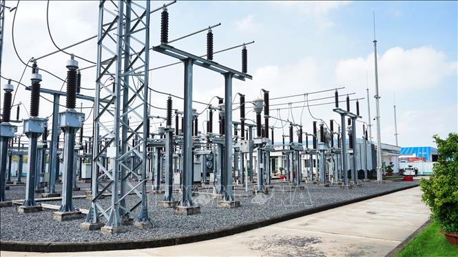 Trạm biến áp 110/22kV-3x63MVA của Khu công nghiệp Long Giang đảm bảo cung cấp điện ổn định đến tất cả các nhà máy trong khu. Ảnh: Lâm Nguyên – TTXVN