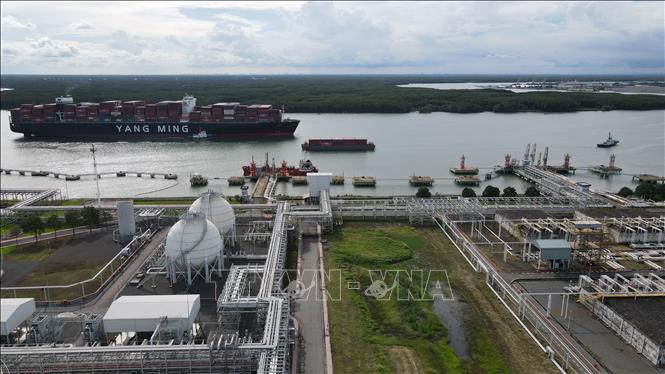 The Thi Vai LNG terminal is capable of receiving LNG carriers with a tonnage of up to 100,000 tonnes. VNA Photo: Đoàn Mạnh Dương