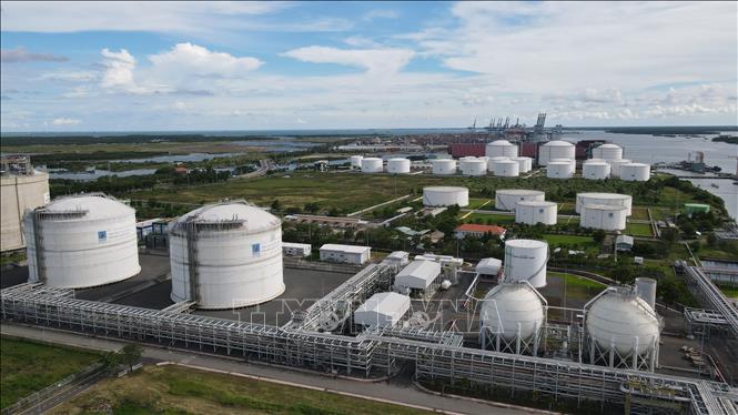 The Thi Vai LNG Terminal is the largest and most modern complex in Vietnam. PV GAS is also the first and only unit in Vietnam that is currently granted a certificate of eligibility for LNG importing and exporting. VNA Photo: Đoàn Mạnh Dương