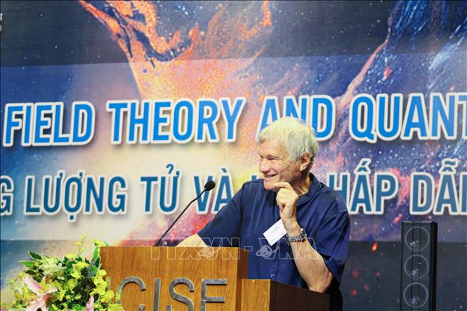 GS Laurent Baulieu (Đại học Sorbone, Pháp), Trưởng Ban tổ chức Trường hè phát biểu tại lễ khai mạc. Ảnh: Sỹ Thắng-TTXVN
