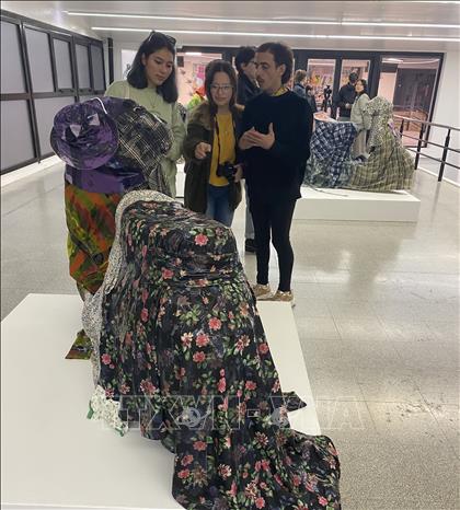 Motor-scooters are wrapped with sun protective clothes at the exhibition. VNA Photo: Ngọc Tùng