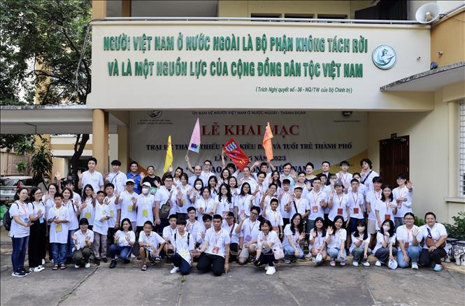 Overseas Vietnamese young people take part in the annual summer camp. VNA Photo: Hồng Giang 