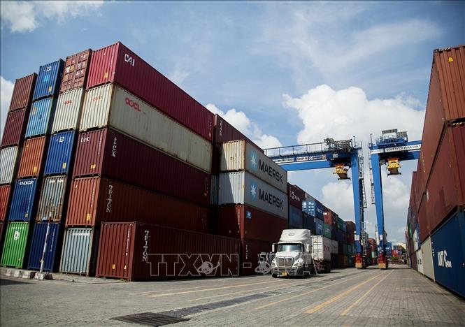 Handling goods at Tan Cang Cat Lai port in Thu Duc City. VNA Photo: Hồng Đạt