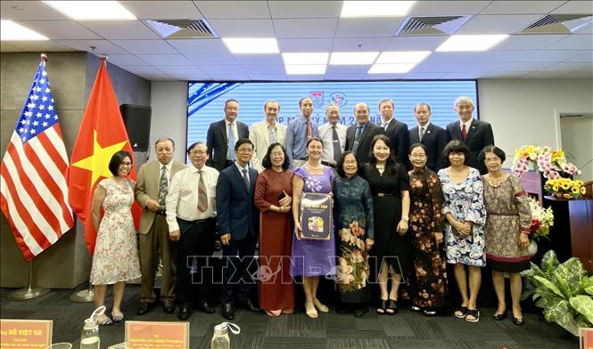 Trong ảnh: Các đại biểu dự buổi họp mặt kỷ niệm 247 năm Ngày độc lập của Hoa Kỳ. Ảnh: Xuân Khu-TTXVN