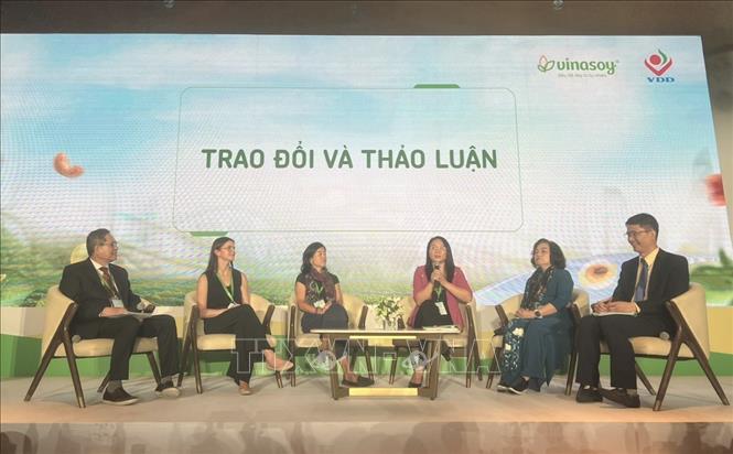 Trong ảnh: Các chuyên gia dinh dưỡng trong nước và quốc tế trao đổi, thảo luận về vấn đề dinh dưỡng thực vật và các vấn đề liên quan tại Việt Nam. Ảnh: Anh Tuấn - TTXVN 