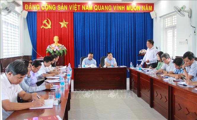 Trong ảnh: Quang cảnh buổi làm việc giữa Thường trực Tỉnh ủy Khánh Hòa với Huyện ủy Khánh Vĩnh về công tác phát triển đảng. Ảnh: Phan Sáu - TTXVN