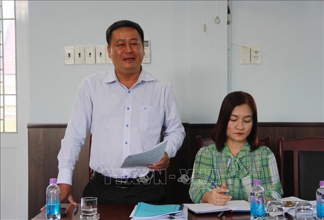 Trong ảnh: Ông Trần Gia Văn, Phó Trưởng Ban Tổ chức Tỉnh ủy phát biểu định hướng tháo gỡ khó trong công tác phát triển đảng tại Khánh Vĩnh. Ảnh: Phan Sáu - TTXVN 