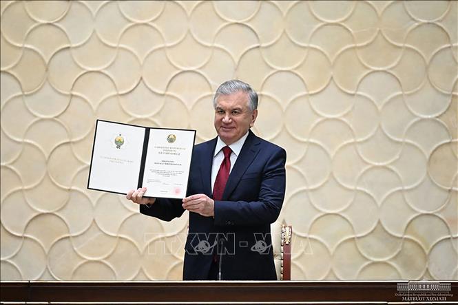 Ông Shavkat Mirziyoyev tuyên thệ nhậm chức Tổng thống Uzbekistan tại thủ đô Tashkent ngày 14/7/2023. Ảnh: AFP/TTXVN