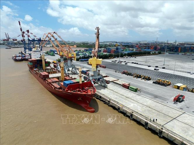 Hải Phòng là thành phố duy nhất trong khu vực phía Bắc có đầy đủ 5 phương thức vận tải gồm đường bộ, đường sắt, đường không, đường biển và đường thủy nội địa. Ảnh: Tuấn Anh - TTXVN