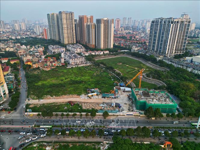 Over 400 projects, whose total flooring space covers 22.565 million square meters with approximately 432,400 units are underway. VNA Photo: Tuấn Anh 
