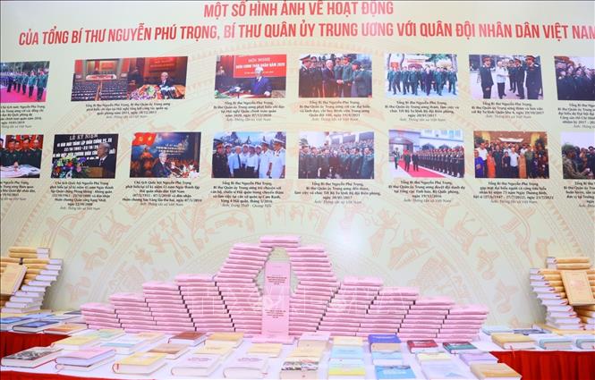 Khu trưng bày sách tại buổi lễ. Ảnh: Văn Điệp - TTXVN