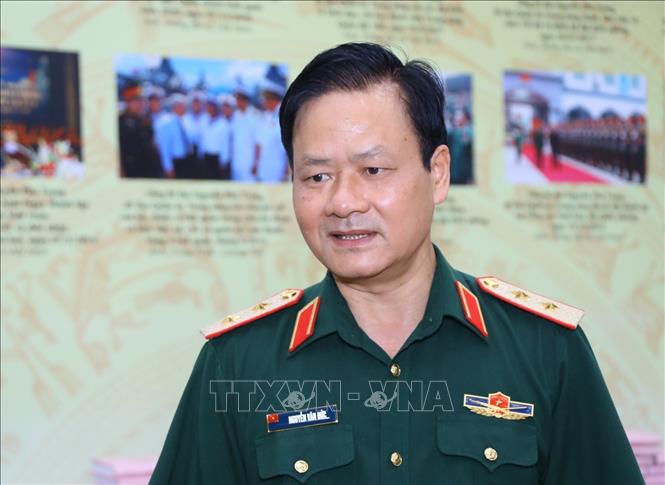 Trung tướng Nguyễn Văn Đức, Cục trưởng Cục Tuyên huấn, Tổng cục Chính trị QĐND Việt Nam trả lời phỏng vấn. Ảnh: Văn Điệp - TTXVN
