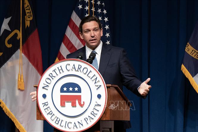 (Tư liệu) Thống đốc bang Florida Ron DeSantis phát biểu tại Greensboro, Bắc Carolina, Mỹ, ngày 9/6/2023. Ảnh: AFP/TTXVN