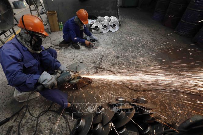 Trong ảnh: Công ty TNHH Thắng Lợi chuyên sản xuất các sản phẩm thép hợp kim cung cấp cho thị trường trong và ngoài nước. Ảnh: Trần Việt - TTXVN