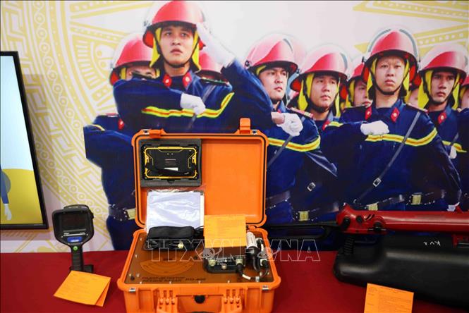 Fire-fighting and rescue advanced equipment and technologies on display. VNA Photo: Phạm Kiên 
