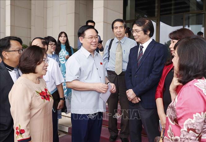 National Assembly Chairman Vuong Dinh Hue meets with the Vietnam Urban Development Planning Association in Hanoi on July 19. VNA Photo: Doãn Tấn