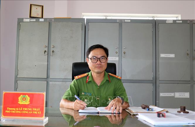 Trong ảnh: Thượng tá Lê Trung Thật, Phó trưởng Công an thị xã Gò Công, tỉnh Tiền Giang. Ảnh: Hữu Chí - TTXVN