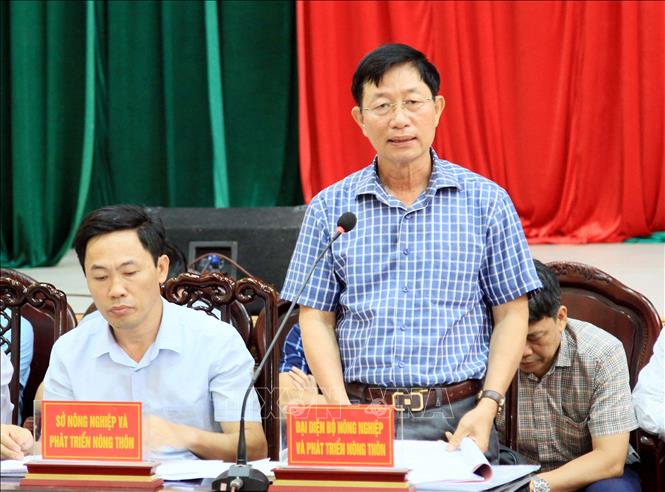 Đại diện Bộ Nông nghiệp và Phát triển Nông thôn giải đáp những thắc mắc của người dân. Ảnh: Thái Thuần – TTXVN